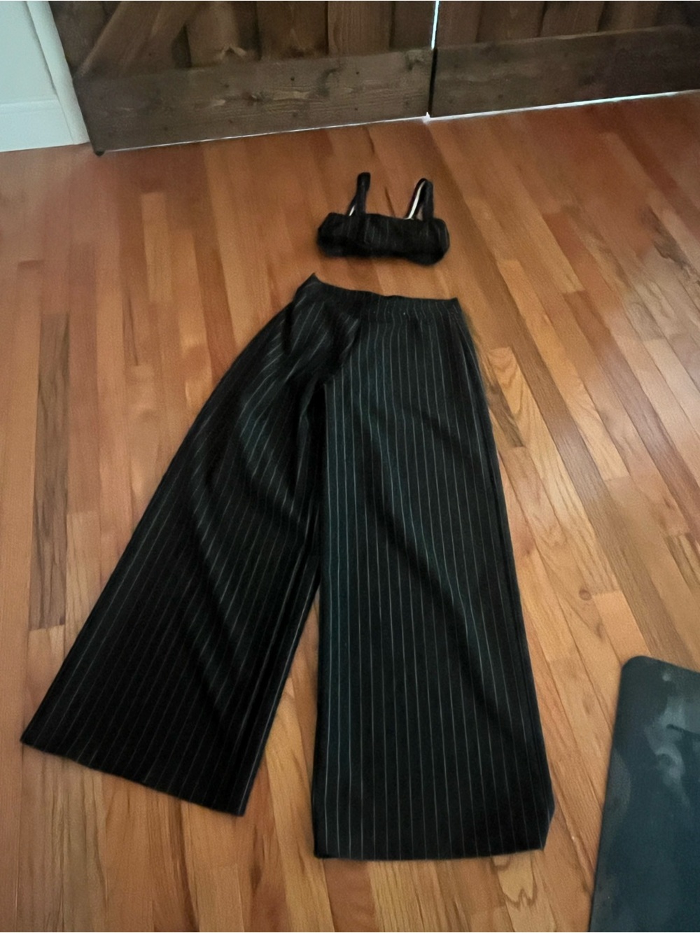 Kelle costume 2 piece Wide-Leg Pinstripe Pants in Black